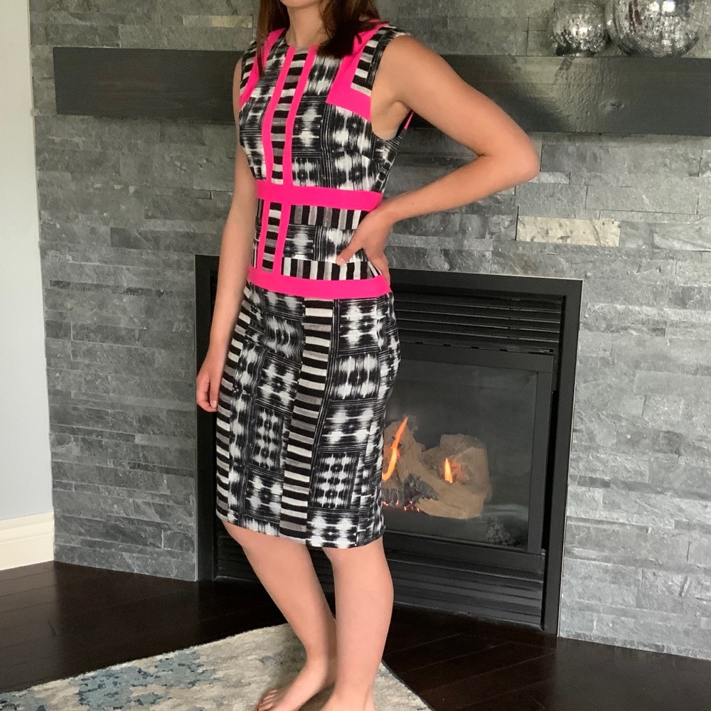 Detailed sleeveless pencil dress size 2